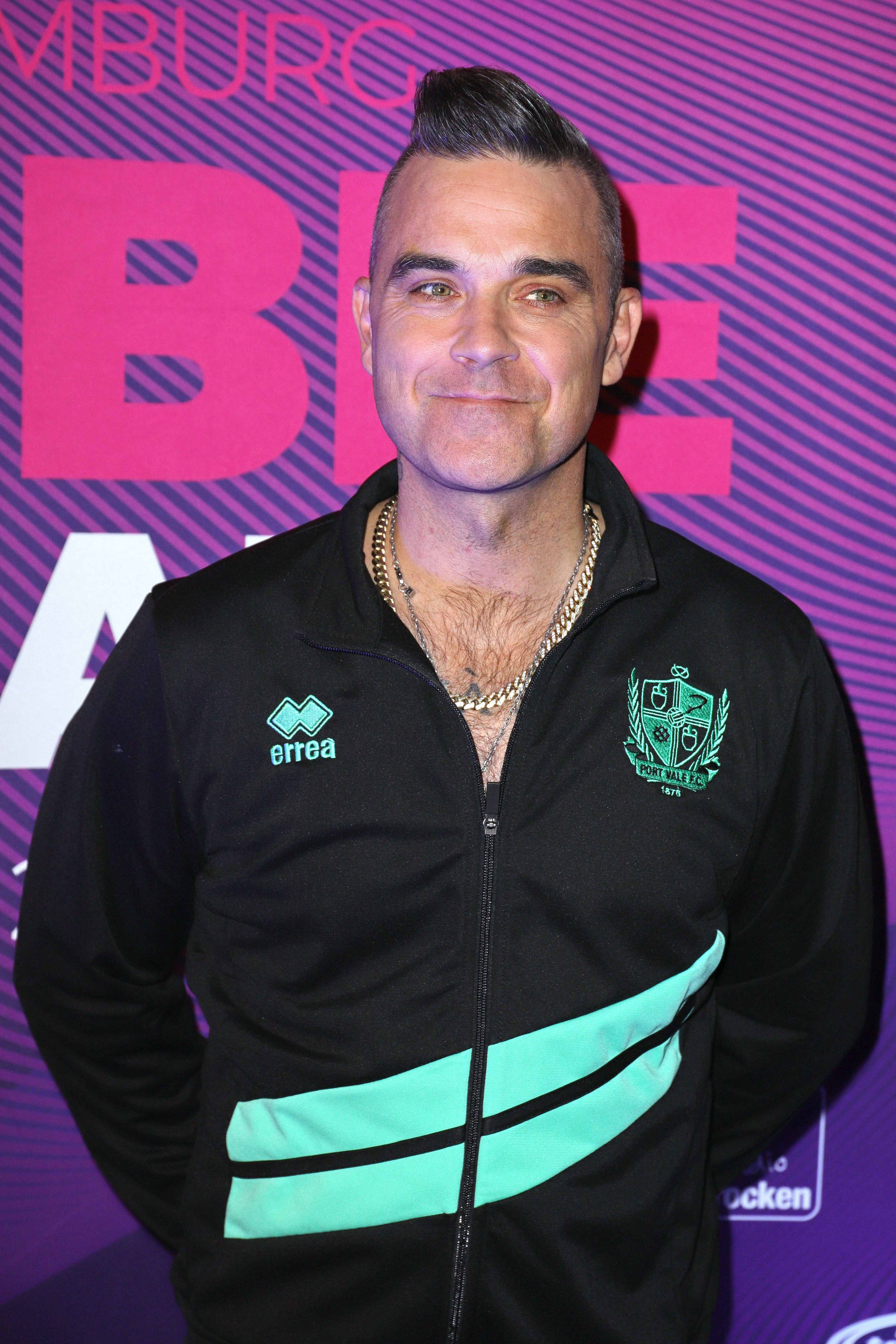También se le pedirá a Robbie Williams que participe.
