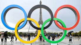 Septiembre de 2017: anillos olímpicos frente a la Torre Eiffel en París