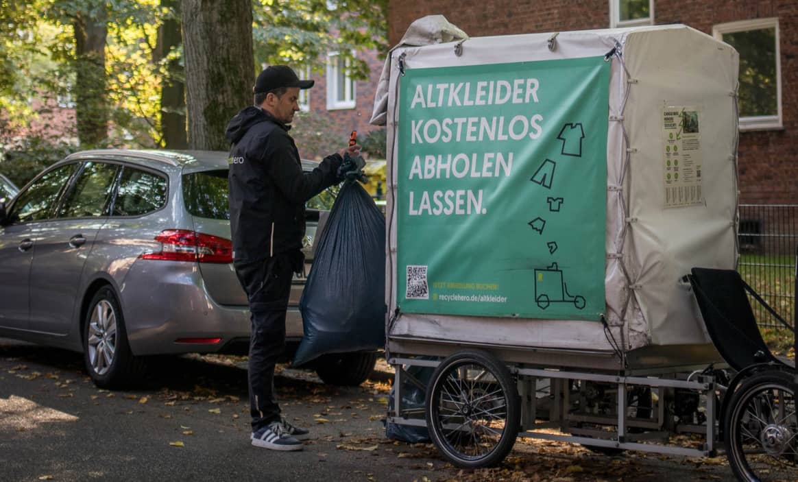 Recyclehero recoge ropa vieja de forma respetuosa con el medio ambiente en metrópolis como Berlín, Hamburgo, Colonia, Frankfurt y Múnich utilizando bicicletas de carga.