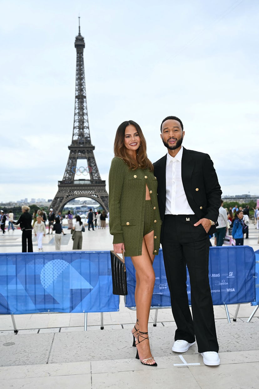 John Legend y Chrissy Teigen llegan antes de la ceremonia de apertura de los Juegos Olímpicos de París 2024 