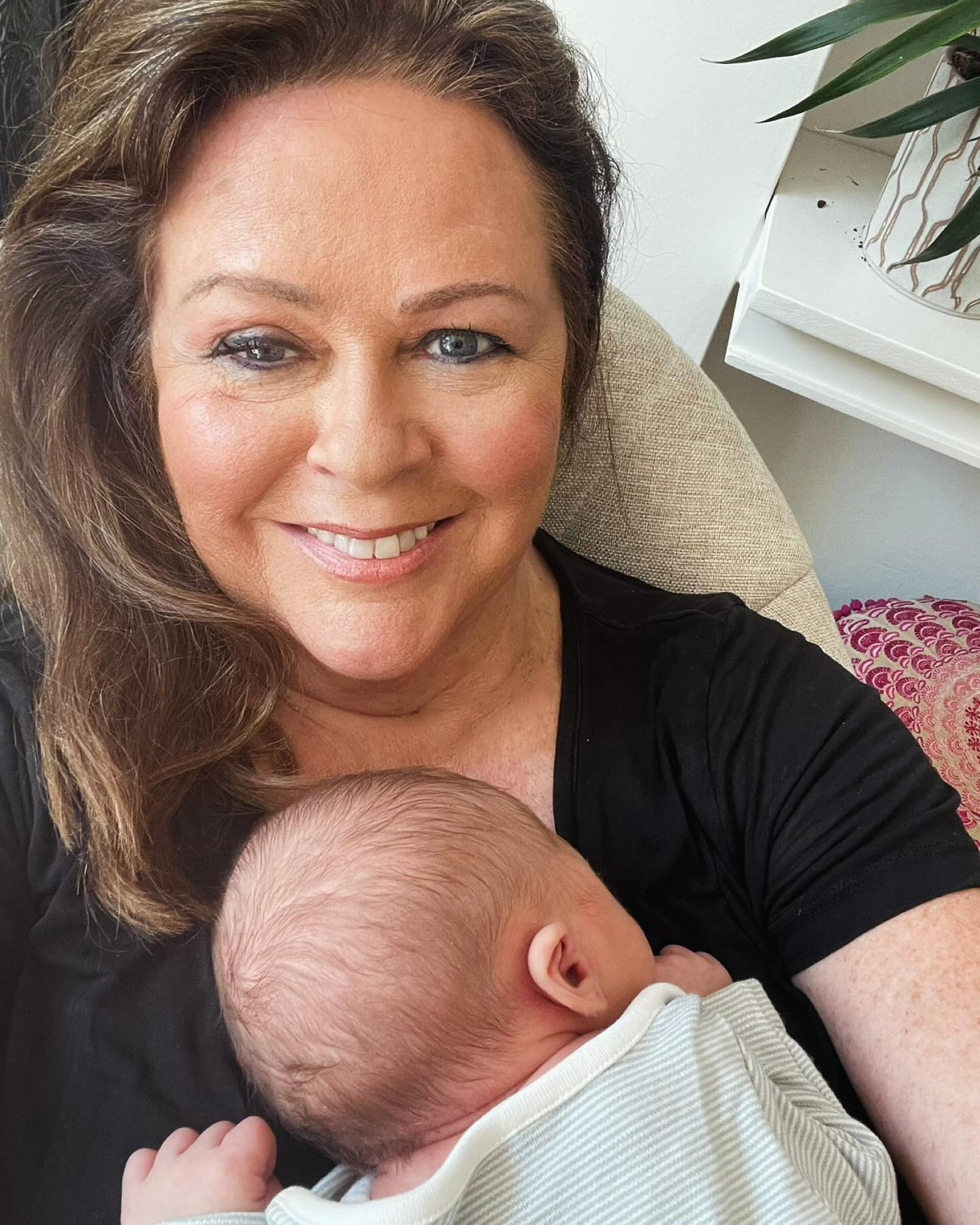 Kate Robbins recurrió a las redes sociales para mostrarle al mundo a su nieto Barney