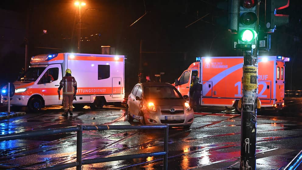 Un taxi y un coche chocaron en un cruce de Prenzlauer Berg