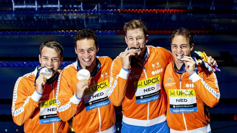 El equipo de relevos que irá a los Juegos de París: Stan Pijnenburg (segundo desde la derecha)