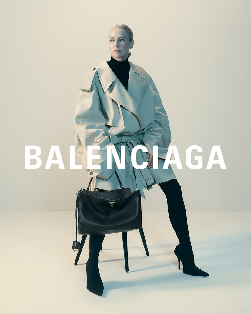Naomi Watts protagoniza una nueva campaña para Balenciaga