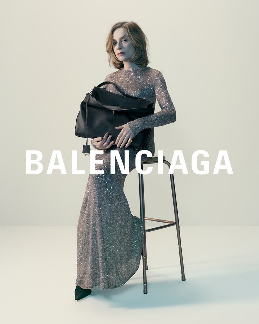 Isabelle Huppert protagoniza una nueva campaña para Balenciaga