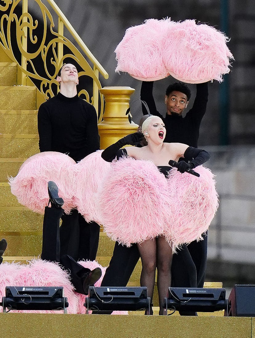 Lady Gaga actuando en la ceremonia inaugural de los Juegos Olímpicos de París 2024