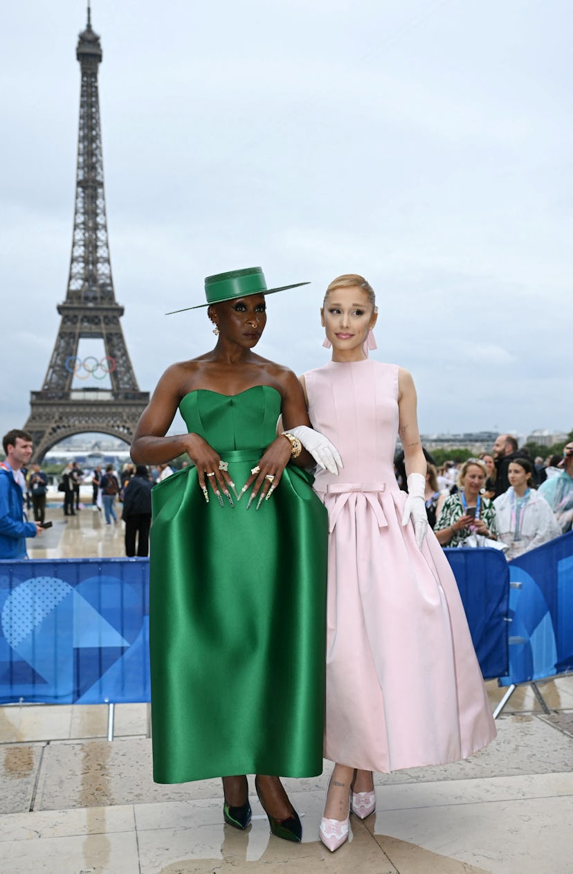 Cynthia Erivo y Ariana Grande llegan antes de la ceremonia de apertura de los Juegos Olímpicos de París 2024