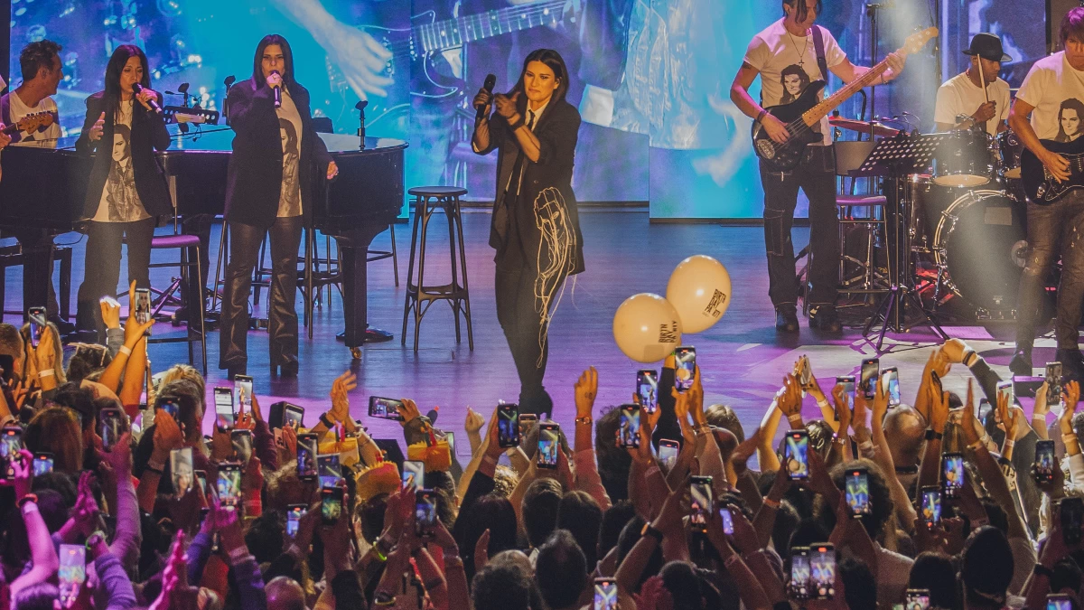 Laura Pausini, 50 años en la música: gran fiesta con fans y amigos cantantes