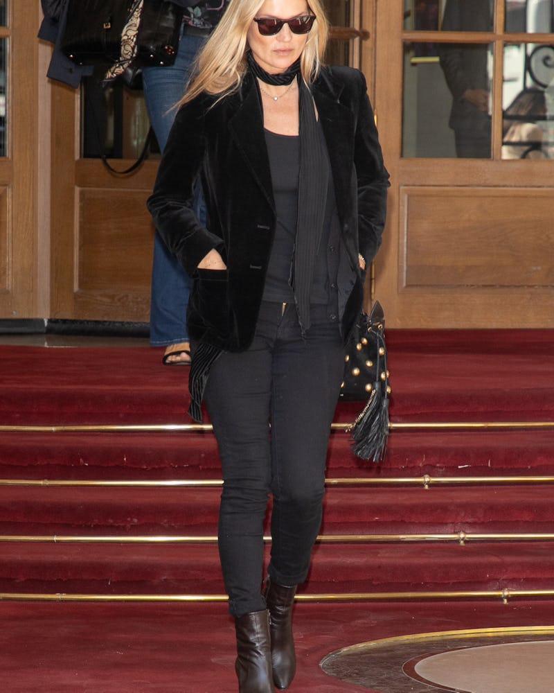 Kate Moss con jeans ajustados