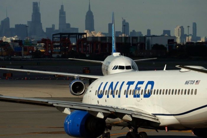 Un avión de United Airlines en el aeropuerto de Newark, Nueva Jersey 
