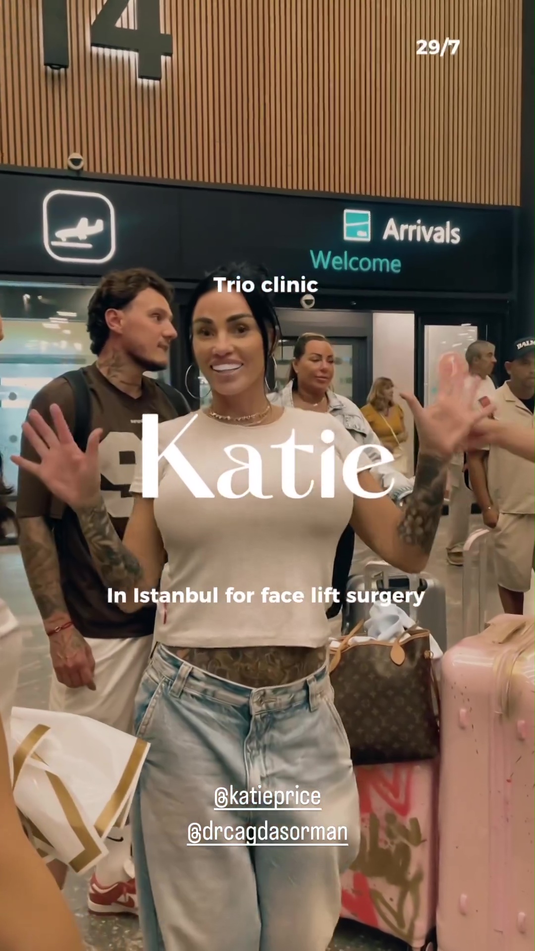 Katie está en Turquía para una cirugía