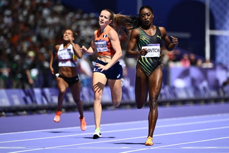 A pesar de un fuerte sprint final, Cathelijn Peeters no logró clasificarse directamente para las semifinales (foto: ANP 2024/Jewel Samad AFP).