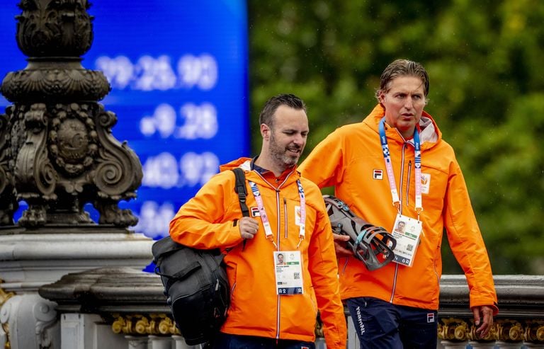 Pieter van den Hoogenband (derecha) es el jefe de misión durante estos Juegos Olímpicos (foto: ANP 2024/Robin Utrecht).