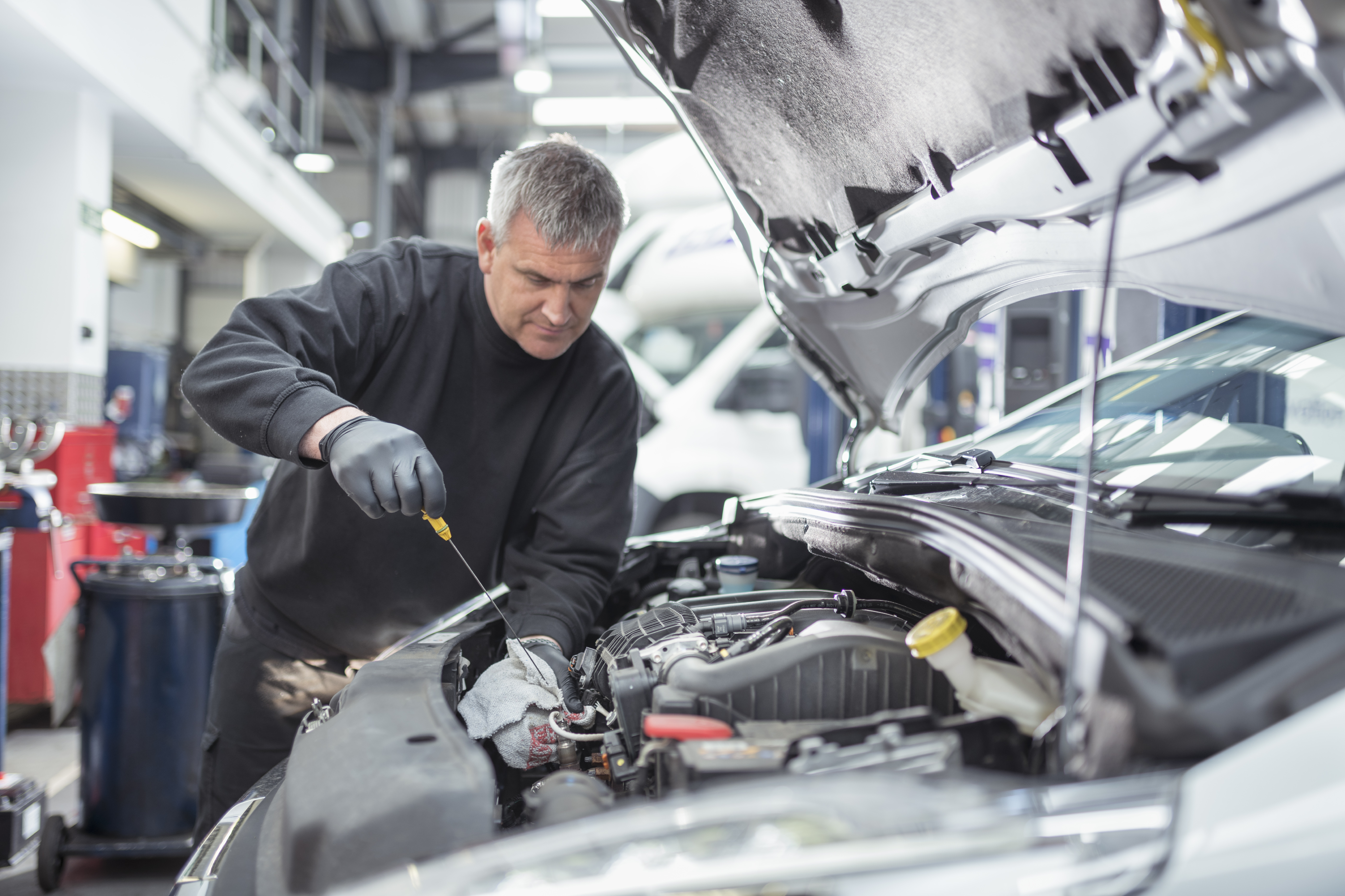 Es poco probable que los fabricantes de automóviles alcancen el objetivo gubernamental de este año para vehículos eléctricos, advierte el organismo comercial de la industria automotriz