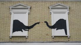 Otra nueva obra de Banksy en Londres: Two Elephants