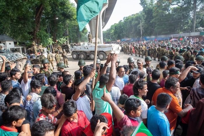 Escenas en la Universidad de Dhaka