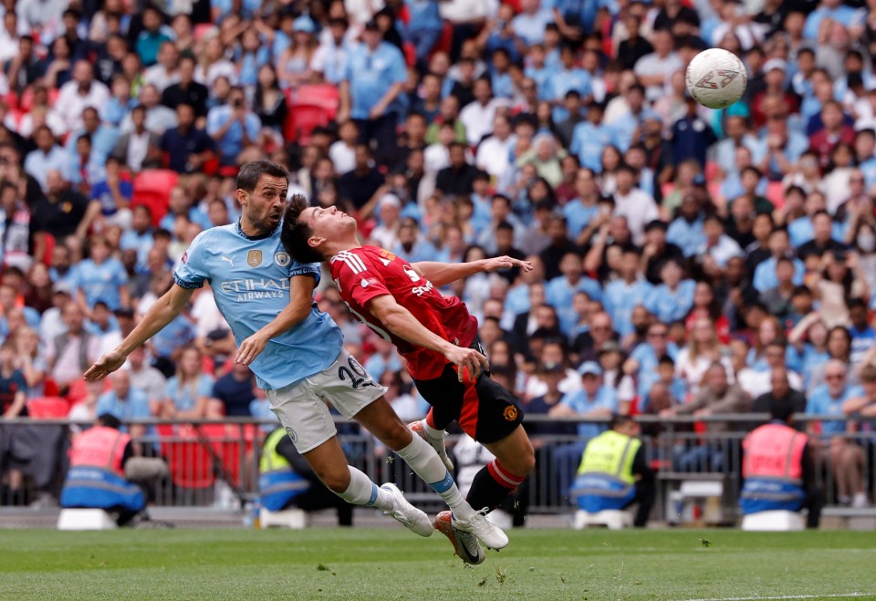 Bernardo Silva marcó de cabeza el gol del empate apenas cuatro minutos después de cometer una falta contra Garnacho.