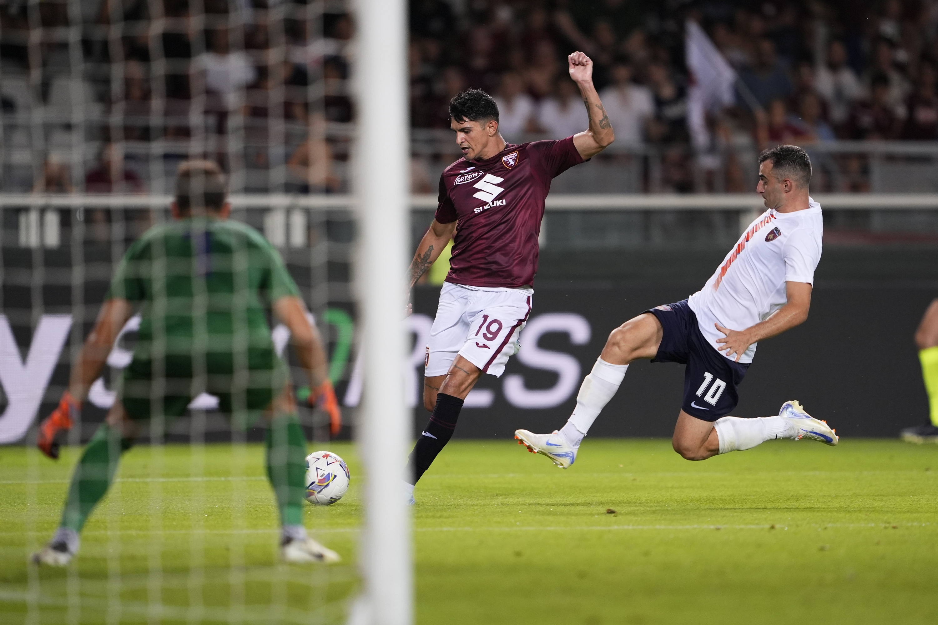 Raoul Bellanova de Torino durante el partido de fútbol Coppa Italia entre Torino y Cosenza en el Estadio Olímpico Grande de Torino, 10 de agosto de 2024. Deporte - Fútbol EXCLUSIVO TORINO FC (Foto Fabio Ferrari/LaPresse)