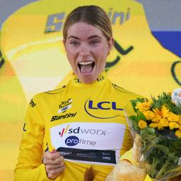 Demi Vollering con el maillot amarillo tras la tercera etapa del Tour de Francia Femmes