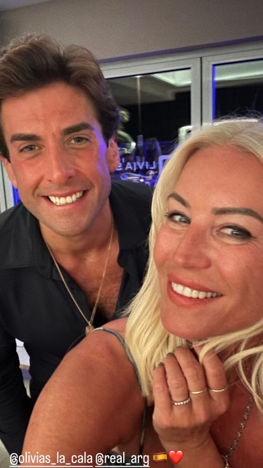 Denise se reunió con la ex estrella de Towie, James Argent, mientras estaba en España