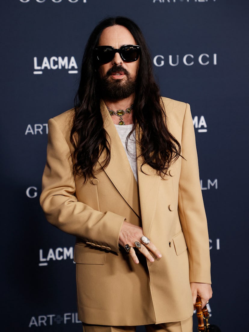 El diseñador de moda italiano Alessandro Michele asiste a la 11ª Gala Anual de Arte y Cine del LACMA en Los Ángeles...