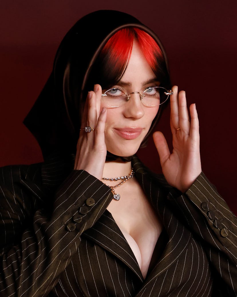 Billie Eilish cabello rojo 2023