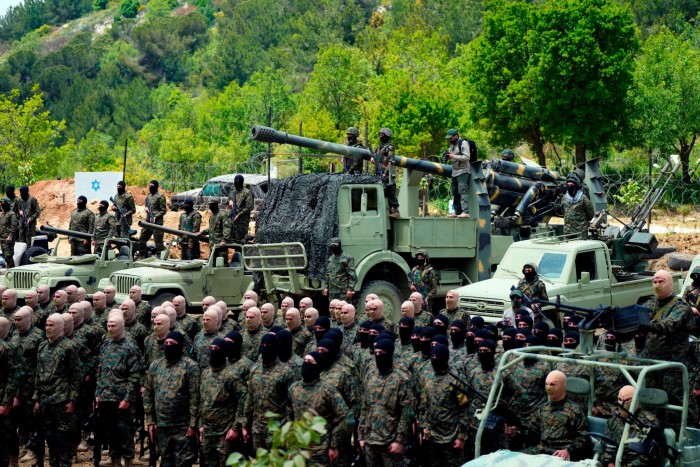 Hizbulá lleva a cabo un ejercicio de entrenamiento en la aldea de Aaramta, en el distrito de Jezzine, en el sur del Líbano