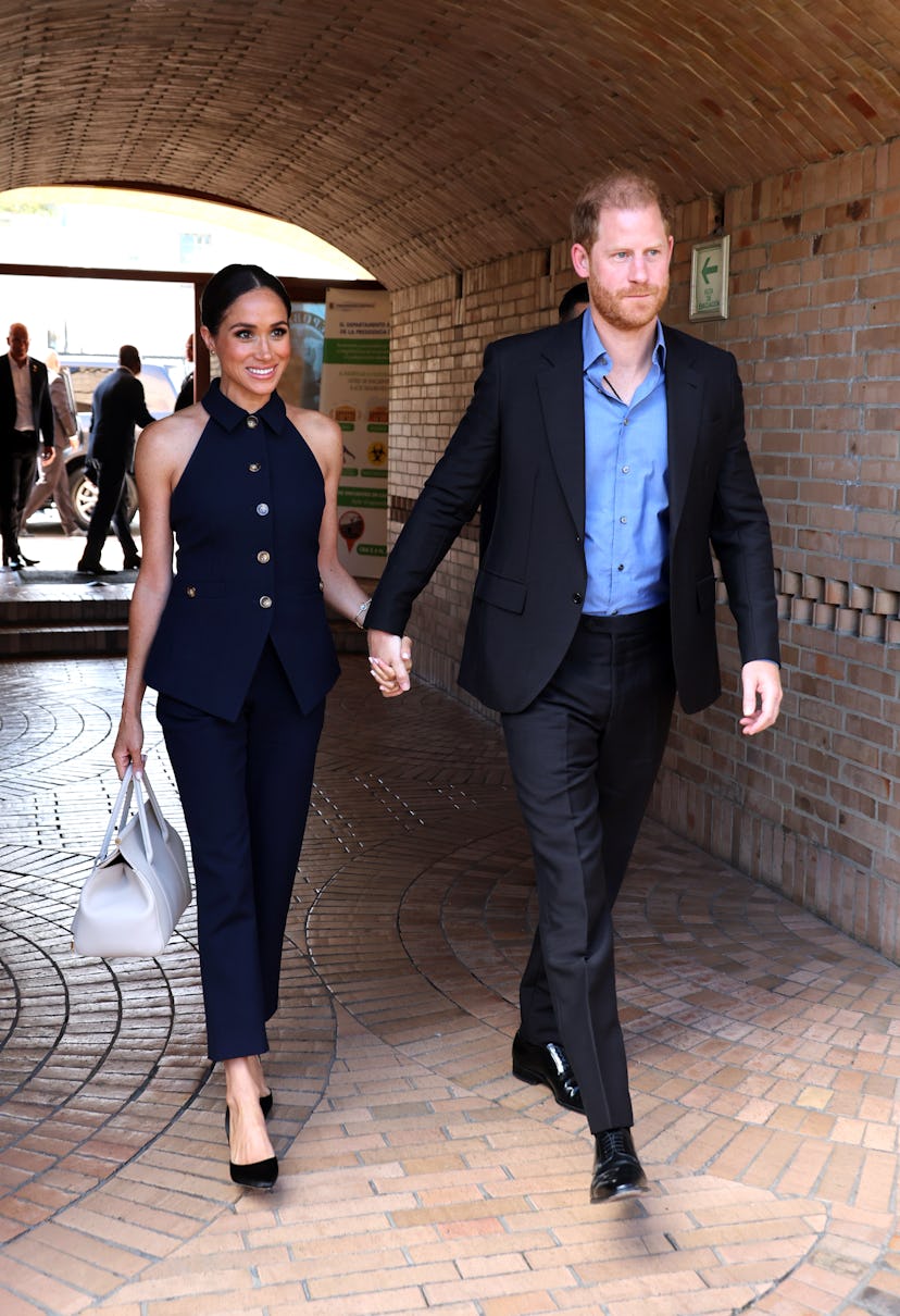 Atuendos del viaje de Meghan Markle a Colombia Conjunto con chaleco de Verónica Beard