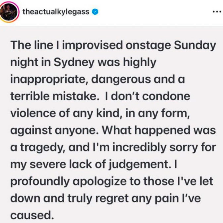 Kyle Gass se disculpa en Instagram por sus acciones inapropiadas y peligrosas en el escenario en Sydney, reconociendo un error de juicio y el dolor que causó.