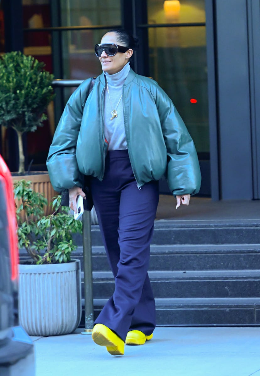 Tracee Ellis Ross lleva botas Puddle de Bottega Veneta