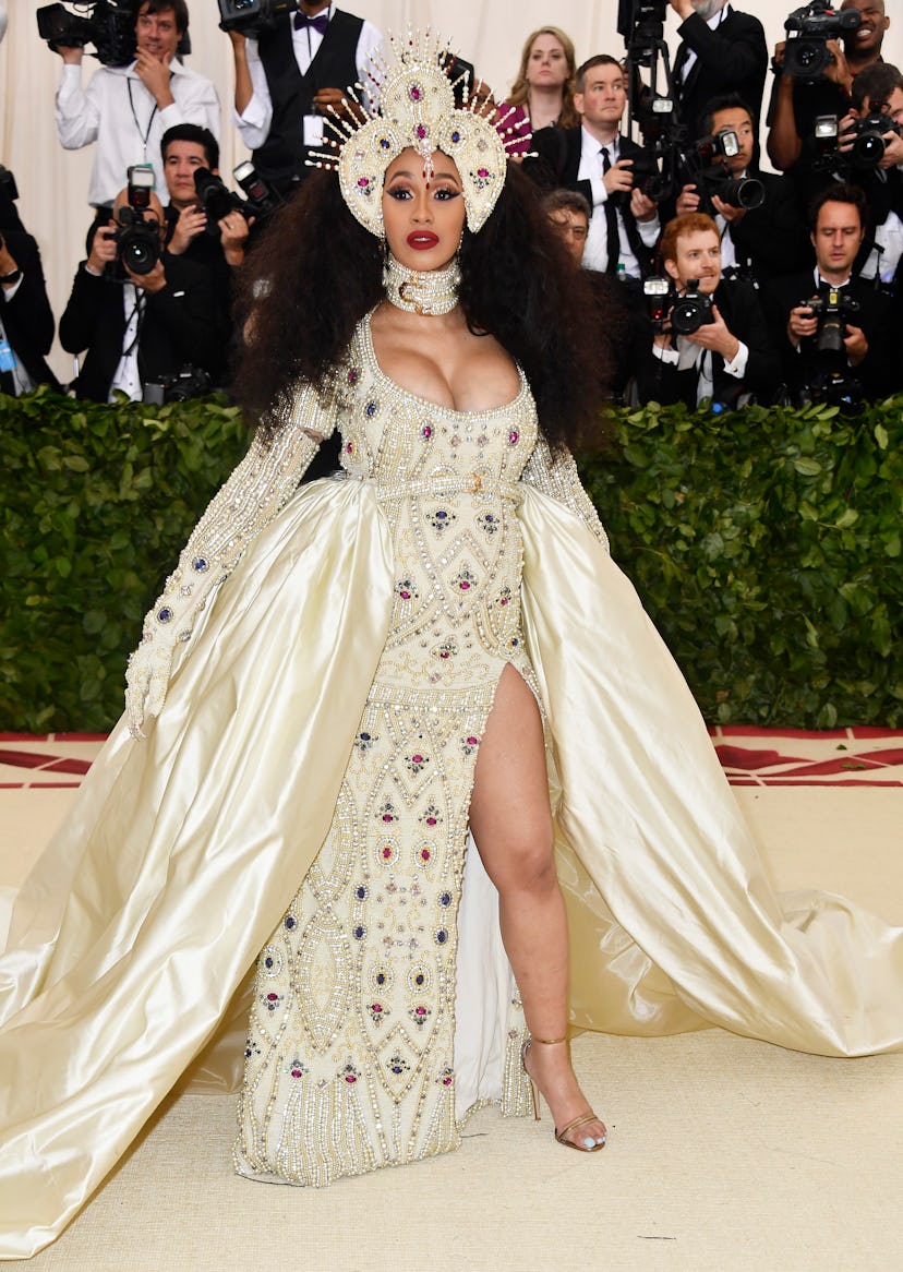 Cardi B asiste a la Gala del Met del Instituto de vestuario Heavenly Bodies: Fashion & The Catholic Imagination