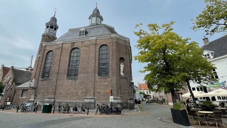 La iglesia de Santa Lucía en Ravenstein (foto: Jos Verkuijlen).