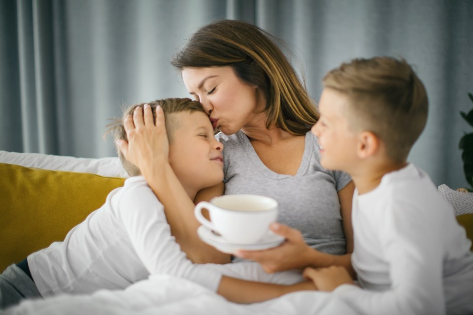 La madre dijo que sólo besa a sus hijos en la frente y no comparte su comida (imagen de stock)