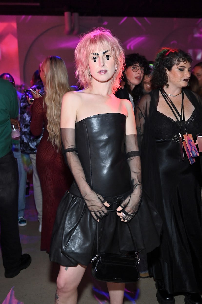 NUEVA YORK, NUEVA YORK - 05 DE SEPTIEMBRE: Hayley Williams asiste a NYLON Nights: NYFW x Paris Hilton Infinit...