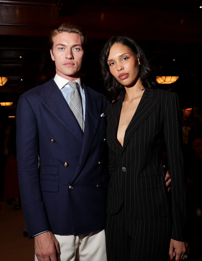 Lucky Blue Smith y Nara Smith en Ralph Lauren RTW Primavera 2025 como parte de la feria Ready to Wear de Nueva York...