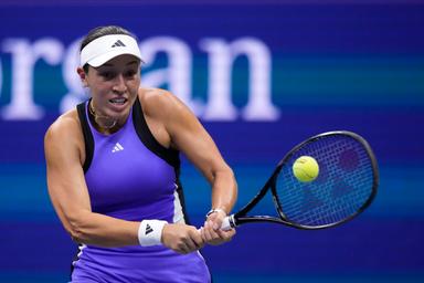 La estadounidense Jessica Pegula en acción durante la final del US Open.