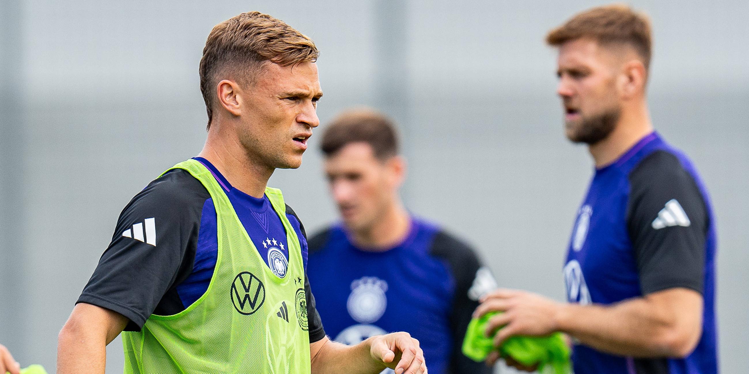 Joshua Kimmich en el entrenamiento inaugural de la selección alemana de fútbol.