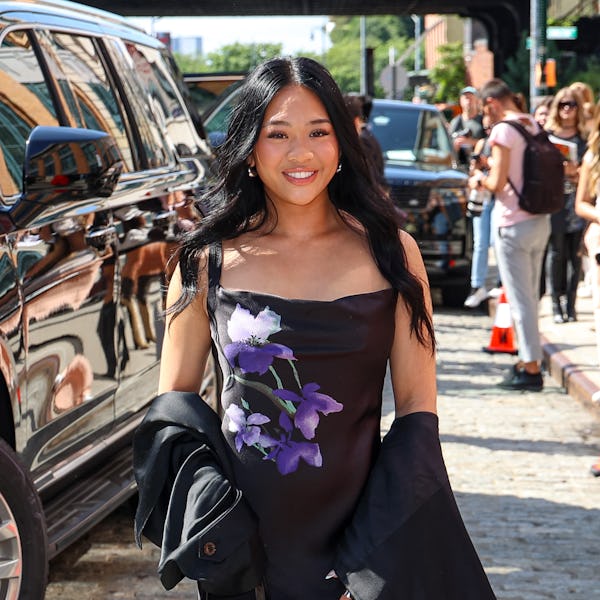 Suni Lee es vista asistiendo al desfile de moda de Brandon Maxwell