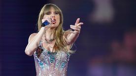 La cantante Taylor Swift en un escenario, tomada el 7 de febrero de 2024.