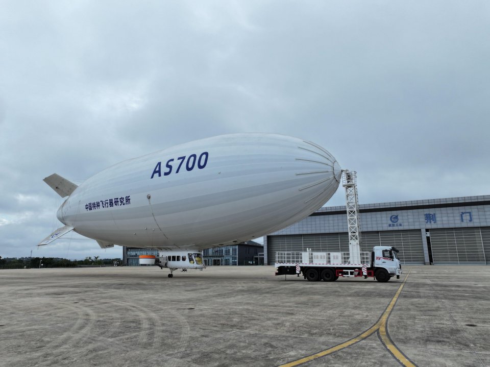 China está probando su enorme dirigible tripulado AS700 y afirma que espera utilizarlo para el turismo.