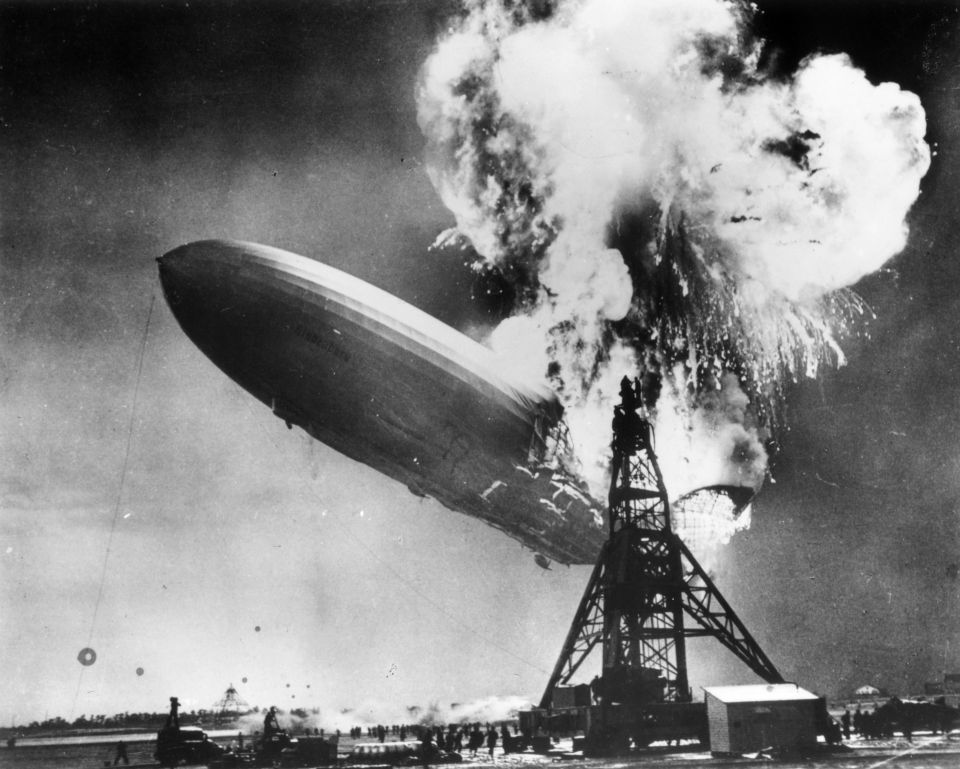 Una de las razones por las que los dirigibles pasaron de moda se debió al trágico desastre del Hindenburg que mató a 36 personas.