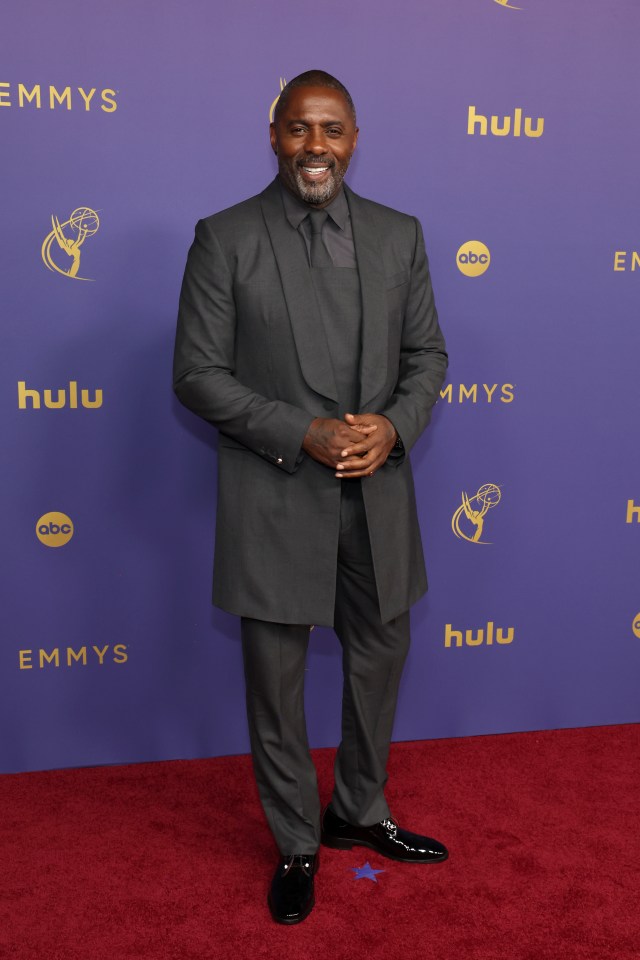 Idris Elba se viste para impresionar en la alfombra roja