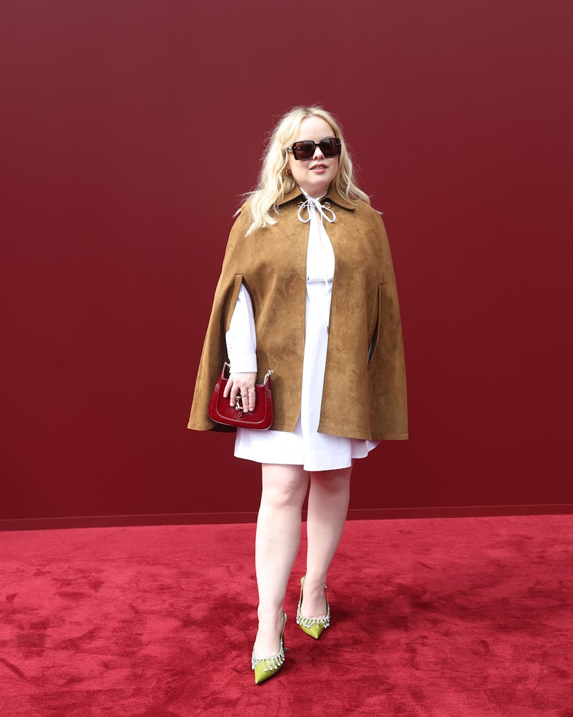 Nicola Coughlan asiste al desfile de moda femenino primavera verano 2025 de Gucci