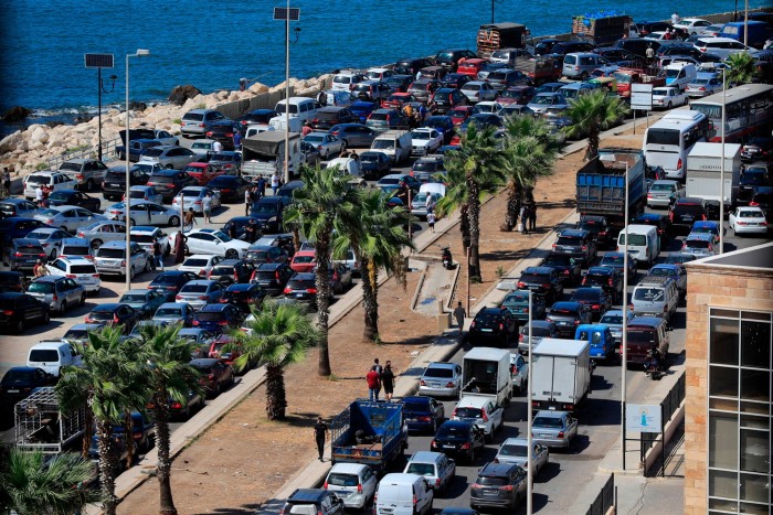 Un gran atasco de tráfico en Sidón mientras la gente intenta huir