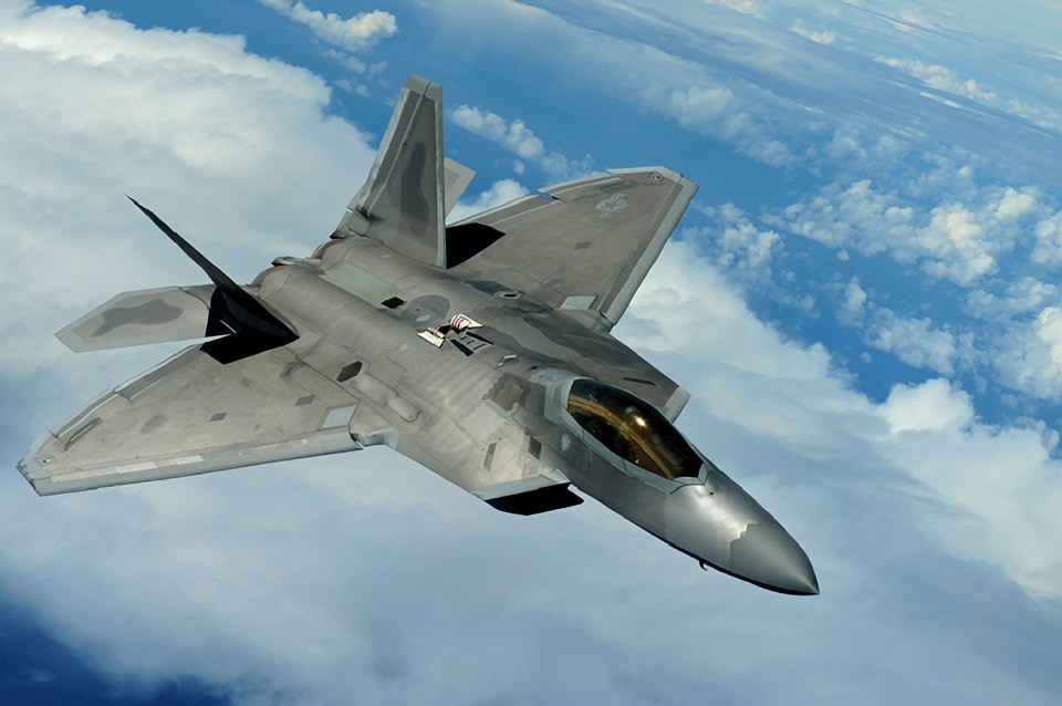 Un avión de combate F-22 de la Fuerza Aérea de EE. UU. derribó el misterioso objeto en una operación altamente secreta.