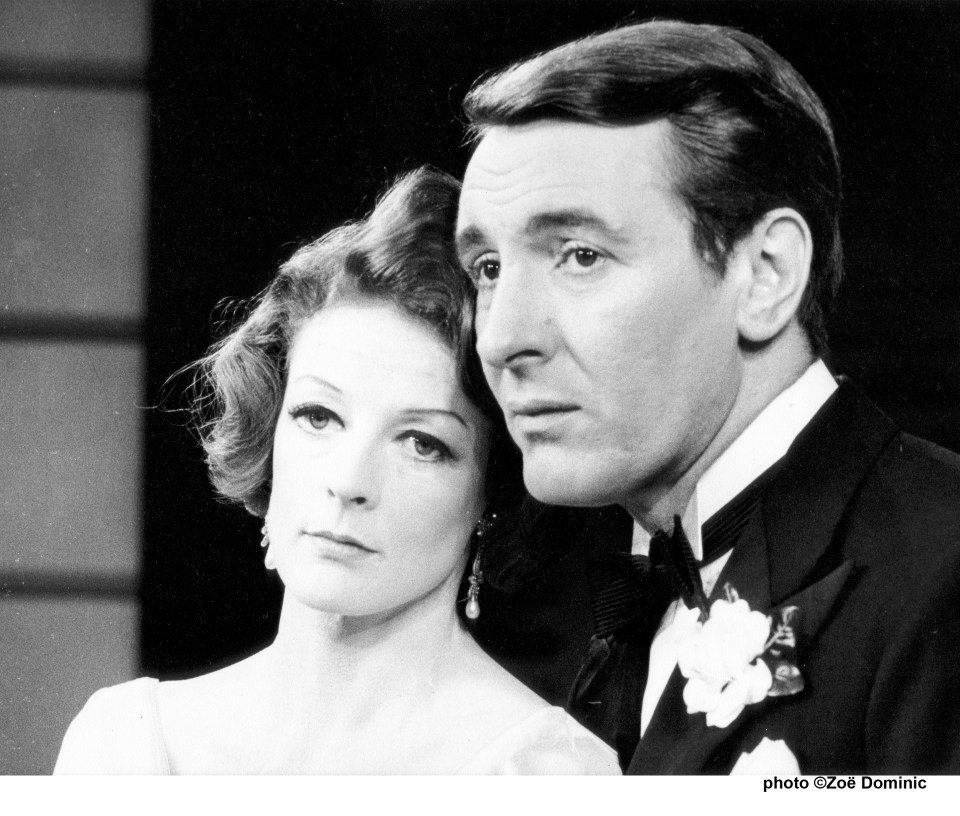 Dame Maggie y su futuro esposo Robert Stephens en la comedia de Noel Coward Private Lives