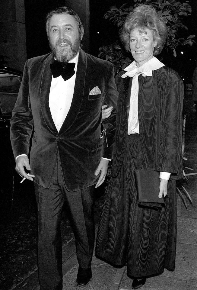 Dame Maggie con su marido Beverly Cross en 1981