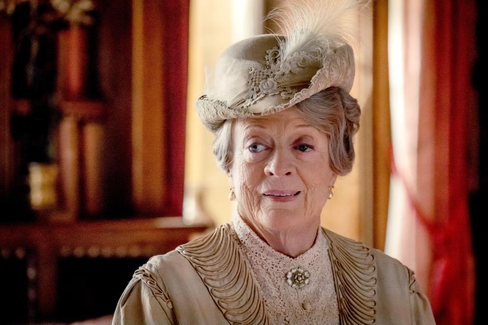 Dama Maggie en Downton Abbey