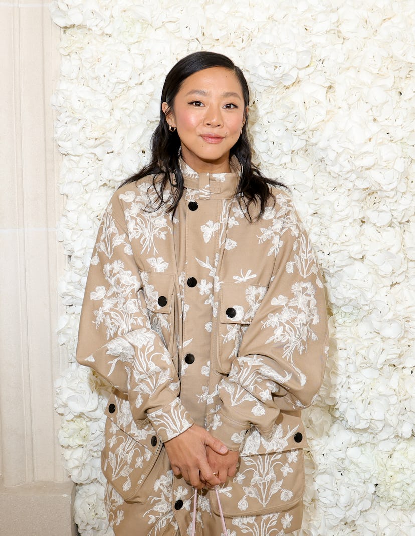 Stephanie Hsu en Giambattista Valli RTW Spring 2025 como parte de la Semana de la Moda Ready to Wear de París celebrada...