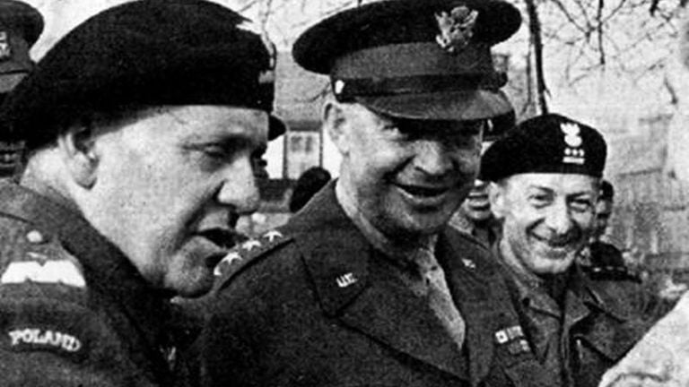 General Maczek (izquierda) con el comandante en jefe Eisenhower (foto: archivo)